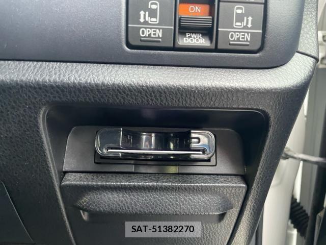 Toyota VOXY HYBRID 2015-07 8076117-13