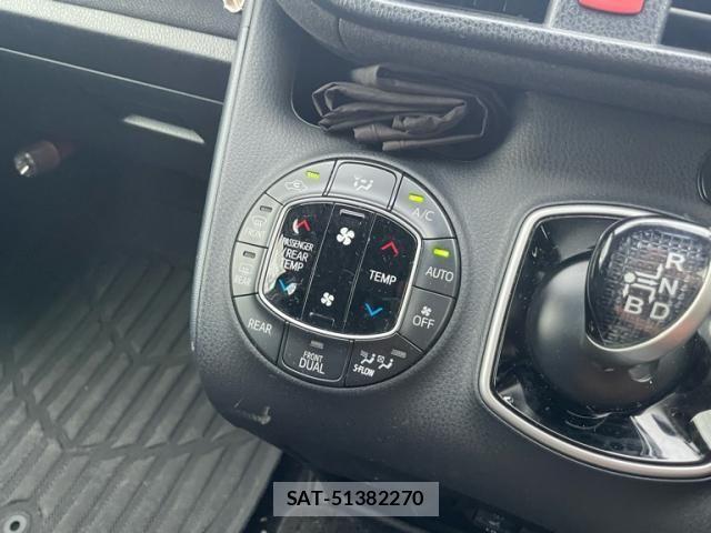 Toyota VOXY HYBRID 2015-07 8076117-18