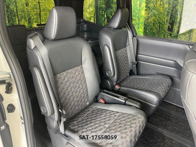 Toyota VOXY HYBRID 2022-09 8076111-8