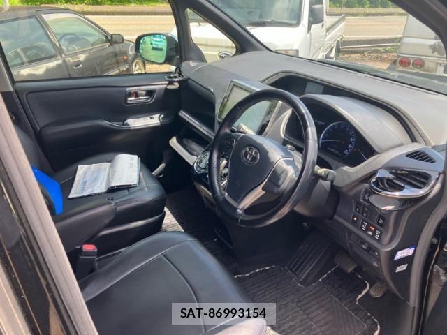 Toyota VOXY HYBRID 2016-12 8076120-9