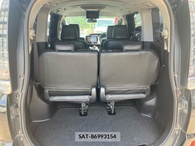 Toyota VOXY HYBRID 2016-12 8076120-13