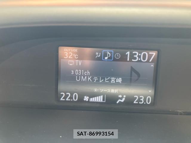 Toyota VOXY HYBRID 2016-12 8076120-21