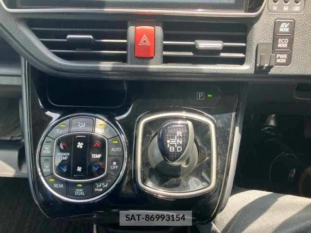 Toyota VOXY HYBRID 2016-12 8076120-22