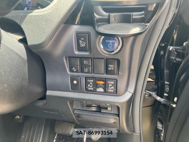 Toyota VOXY HYBRID 2016-12 8076120-24