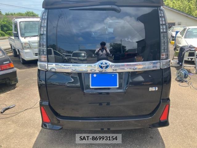 Toyota VOXY HYBRID 2016-12 8076120-2