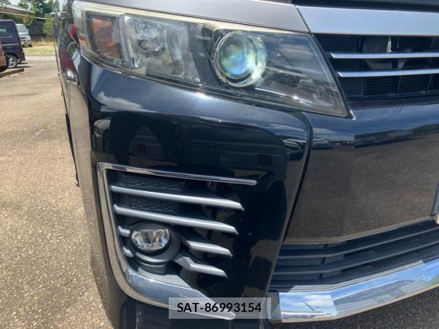 Toyota VOXY HYBRID 2016-12 8076120-4