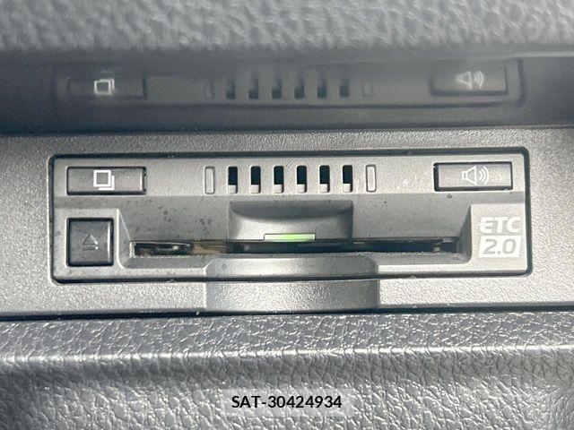 Toyota VOXY HYBRID 2019-11 8076112-12