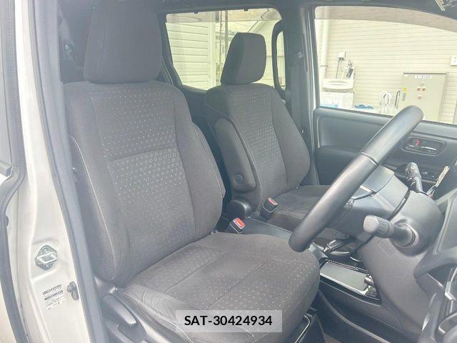 Toyota VOXY HYBRID 2019-11 8076112-13