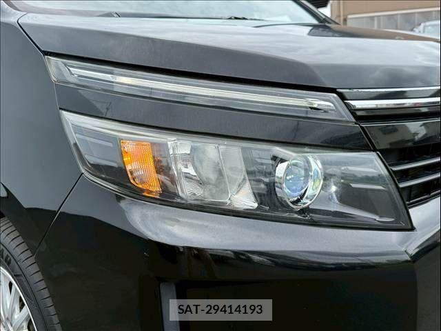 Toyota VOXY HYBRID 2015-03 8076118-23