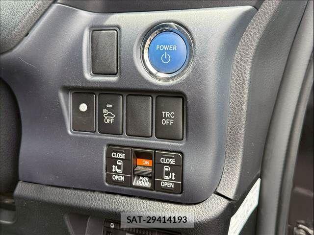 Toyota VOXY HYBRID 2015-03 8076118-3