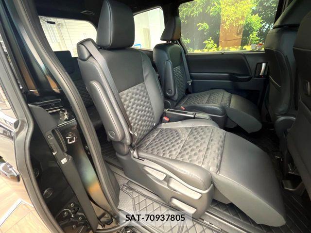 Toyota VOXY HYBRID 2025-05 8076104-8