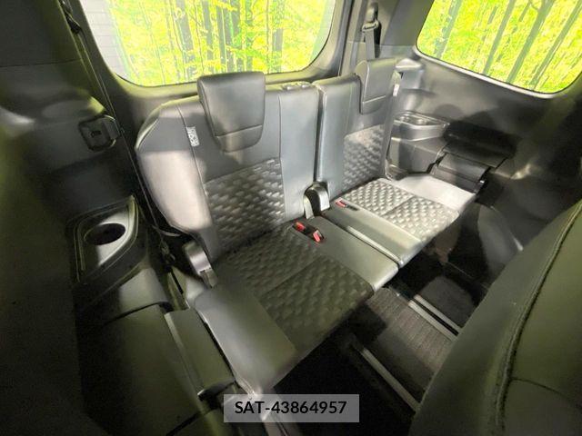 Toyota VOXY HYBRID 2022-04 8076106-9