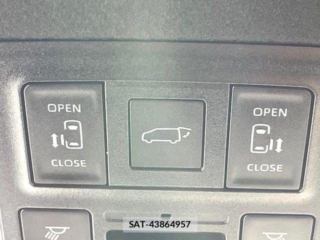 Toyota VOXY HYBRID 2022-04 8076106-3