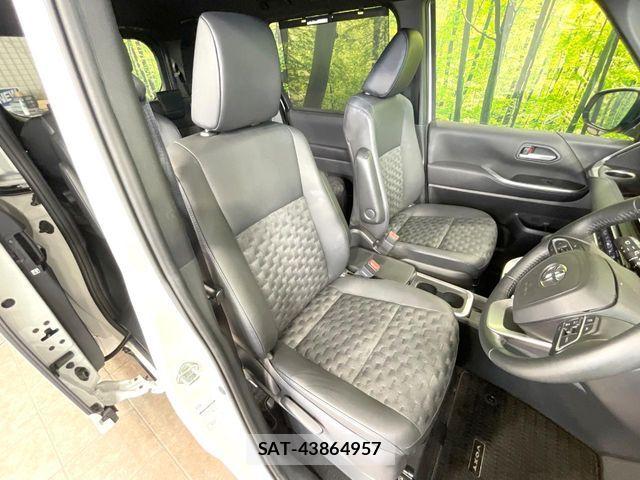 Toyota VOXY HYBRID 2022-04 8076106-7