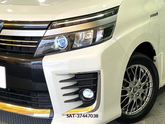 Toyota VOXY HYBRID 2017-01 8076114-12