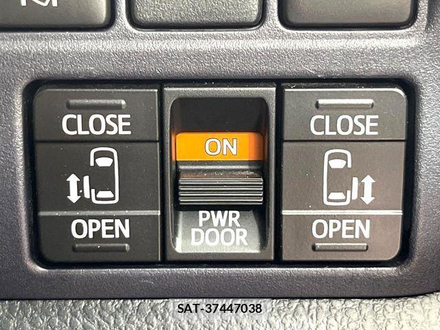 Toyota VOXY HYBRID 2017-01 8076114-5