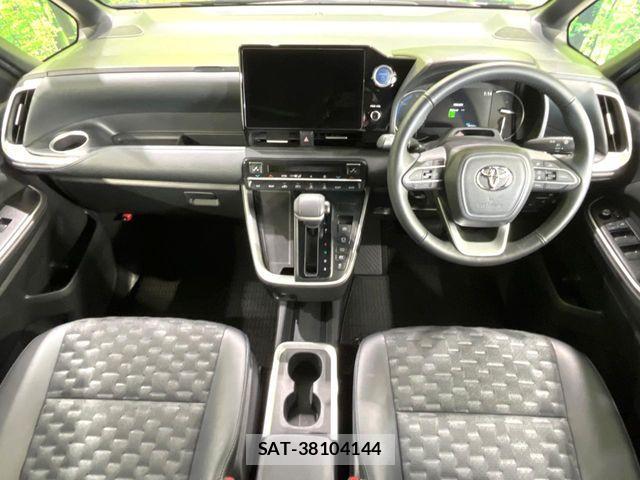 Toyota VOXY HYBRID 2023-06 8076113-1