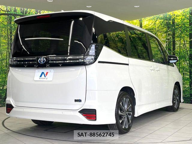 Toyota VOXY HYBRID 2023-02 8076108-17