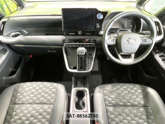 Toyota VOXY HYBRID 2023-02 8076108-1