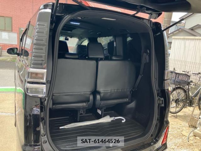 Toyota VOXY HYBRID 2019-09 8102673-11