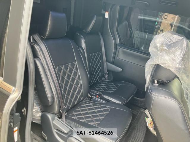 Toyota VOXY HYBRID 2019-09 8102673-12