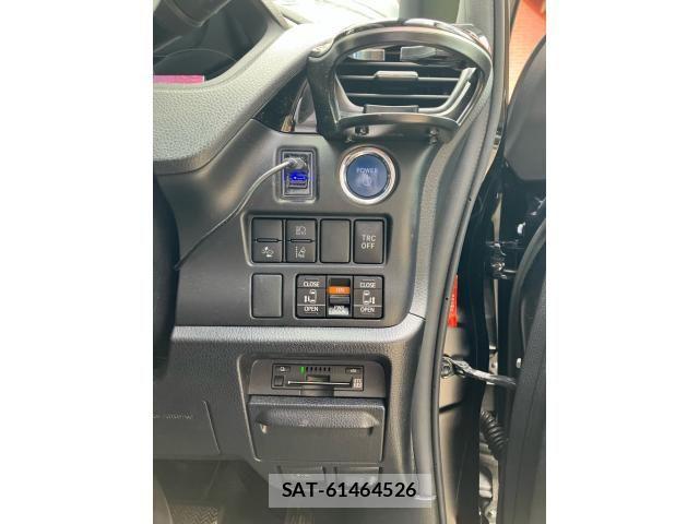 Toyota VOXY HYBRID 2019-09 8102673-19