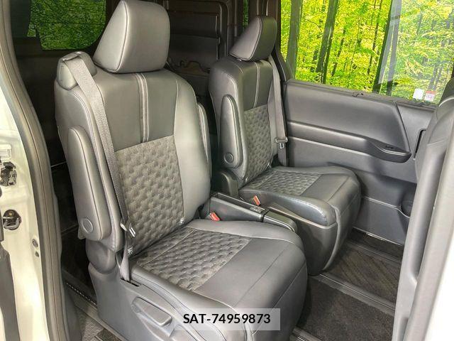 Toyota VOXY HYBRID 2026-02 8102643-8