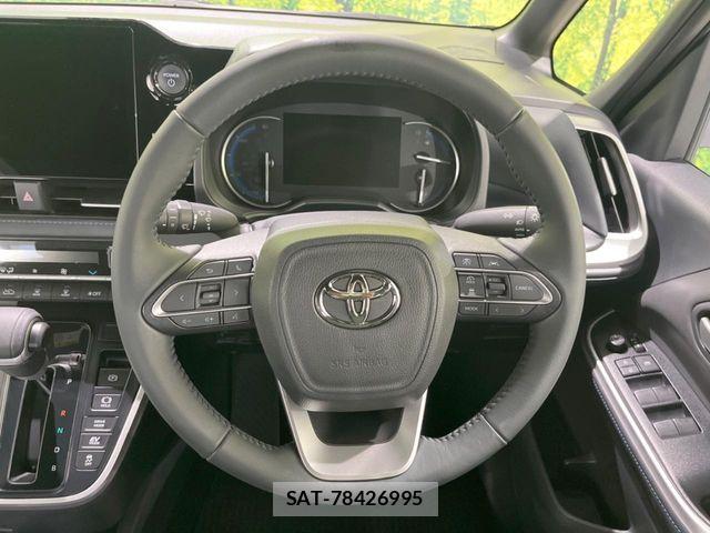 Toyota VOXY HYBRID 2024-03 8102648-11