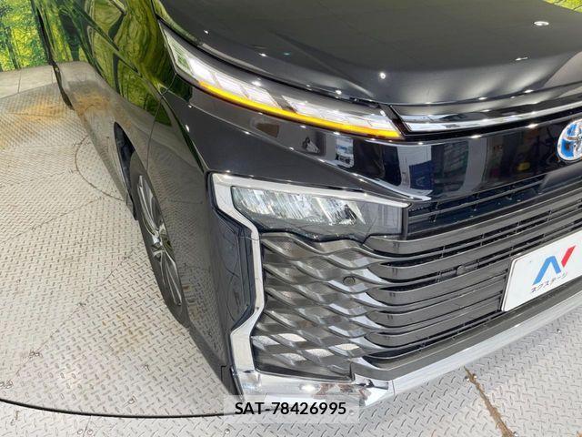 Toyota VOXY HYBRID 2024-03 8102648-13