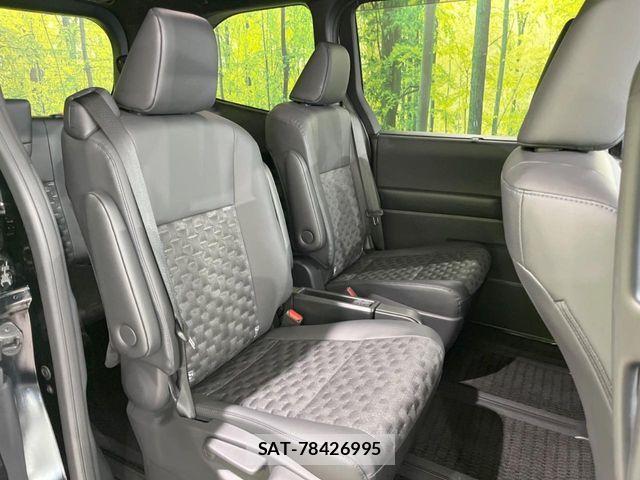 Toyota VOXY HYBRID 2024-03 8102648-8