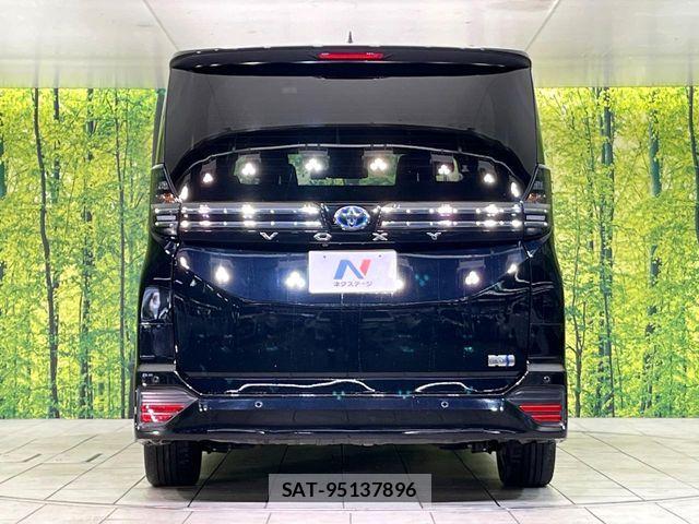 Toyota VOXY HYBRID 2023-06 8102644-14