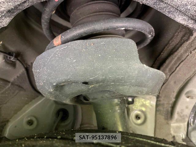 Toyota VOXY HYBRID 2023-06 8102644-19