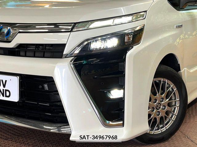 Toyota VOXY HYBRID 2019-12 8102671-12