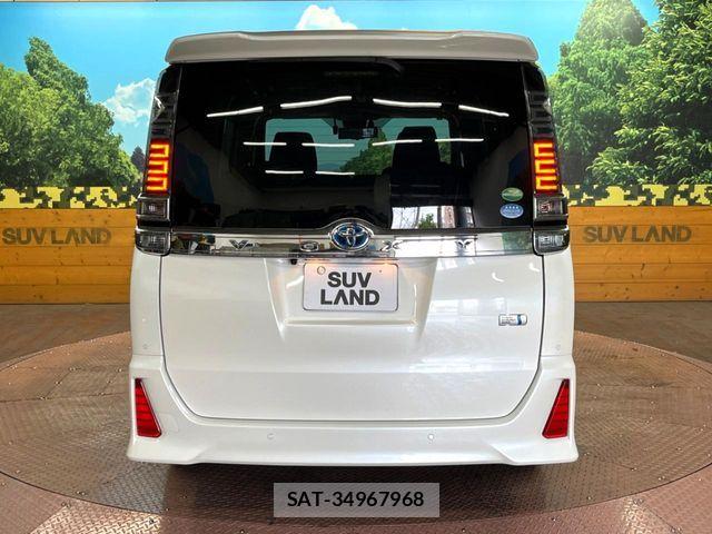 Toyota VOXY HYBRID 2019-12 8102671-15