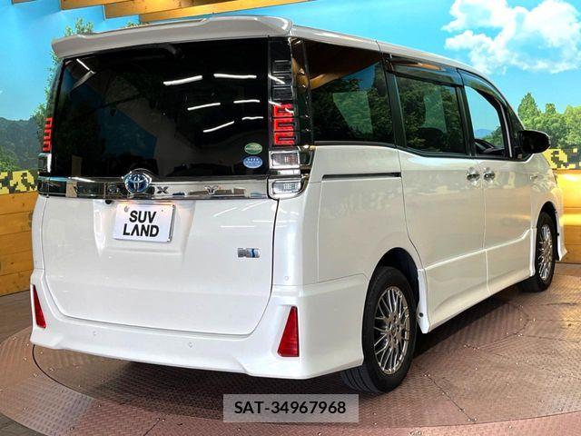 Toyota VOXY HYBRID 2019-12 8102671-17