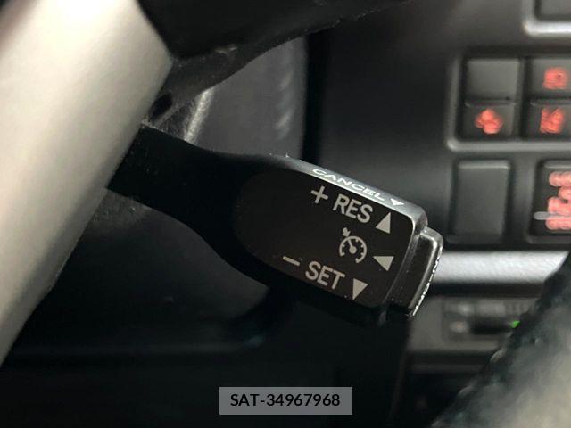 Toyota VOXY HYBRID 2019-12 8102671-6