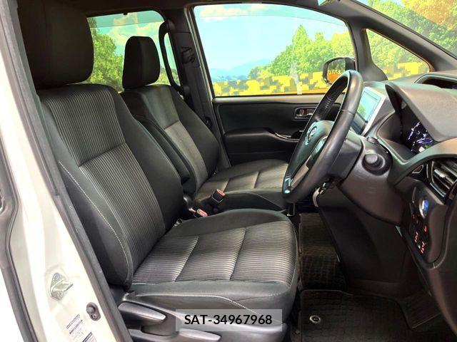 Toyota VOXY HYBRID 2019-12 8102671-7