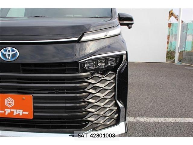 Toyota VOXY HYBRID 2023-07 8102661-29