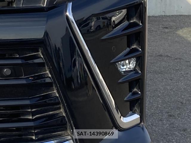 Toyota VOXY HYBRID 2019-11 8102672-11