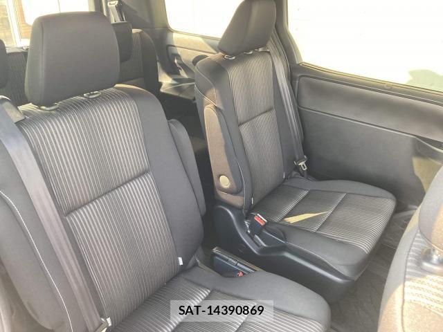 Toyota VOXY HYBRID 2019-11 8102672-23