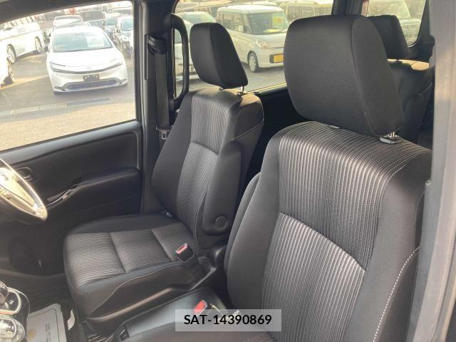 Toyota VOXY HYBRID 2019-11 8102672-26