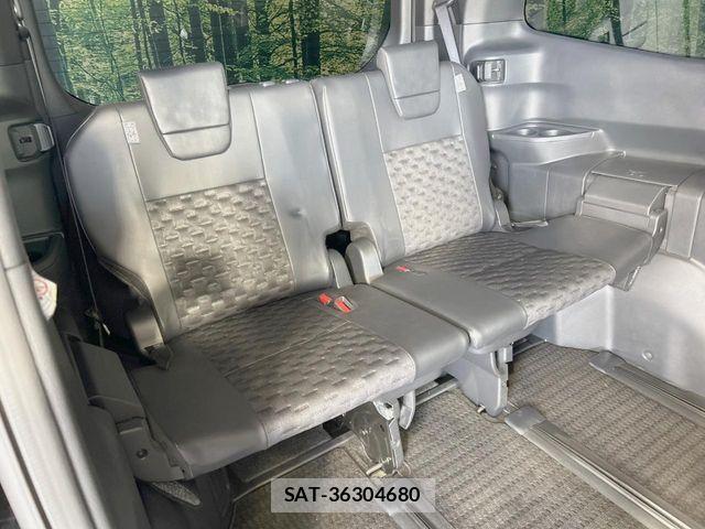 Toyota VOXY HYBRID 2023-07 8102647-9