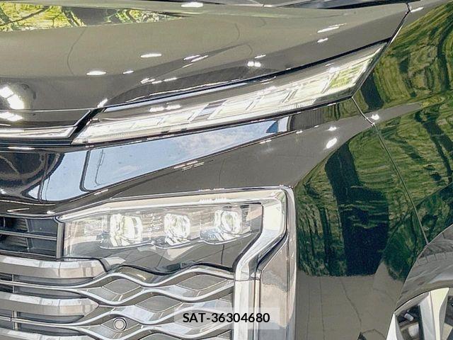 Toyota VOXY HYBRID 2023-07 8102647-12