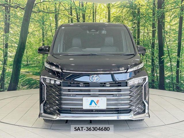 Toyota VOXY HYBRID 2023-07 8102647-14
