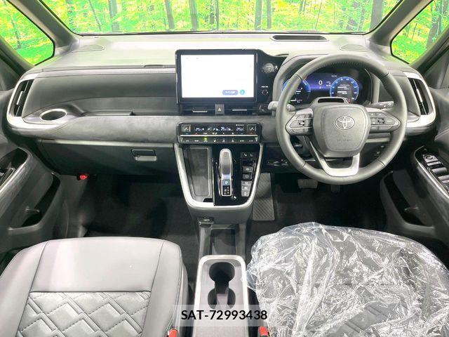Toyota VOXY HYBRID 2026-06 8102639-1