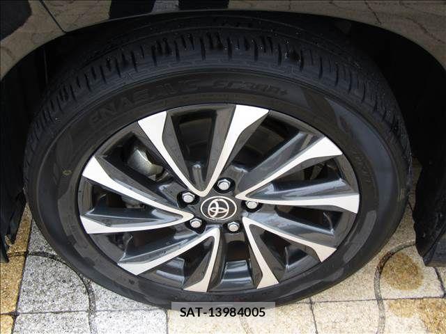 Toyota VOXY HYBRID 2023-05 8102645-10