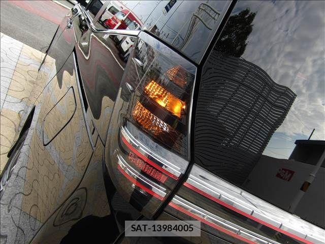 Toyota VOXY HYBRID 2023-05 8102645-14