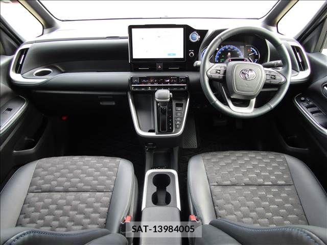 Toyota VOXY HYBRID 2023-05 8102645-15