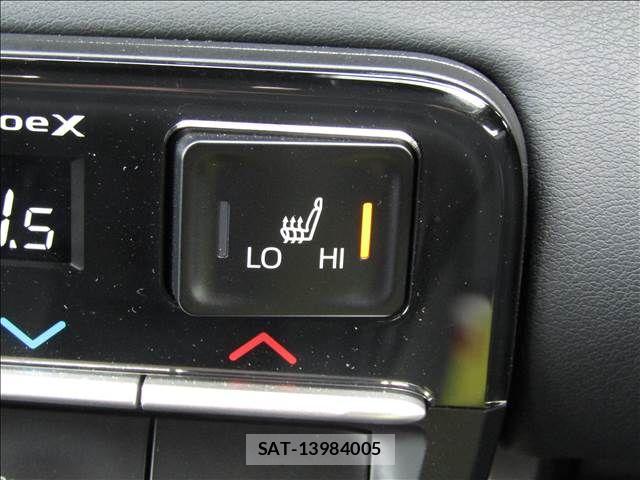 Toyota VOXY HYBRID 2023-05 8102645-19