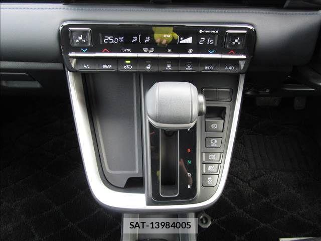 Toyota VOXY HYBRID 2023-05 8102645-20